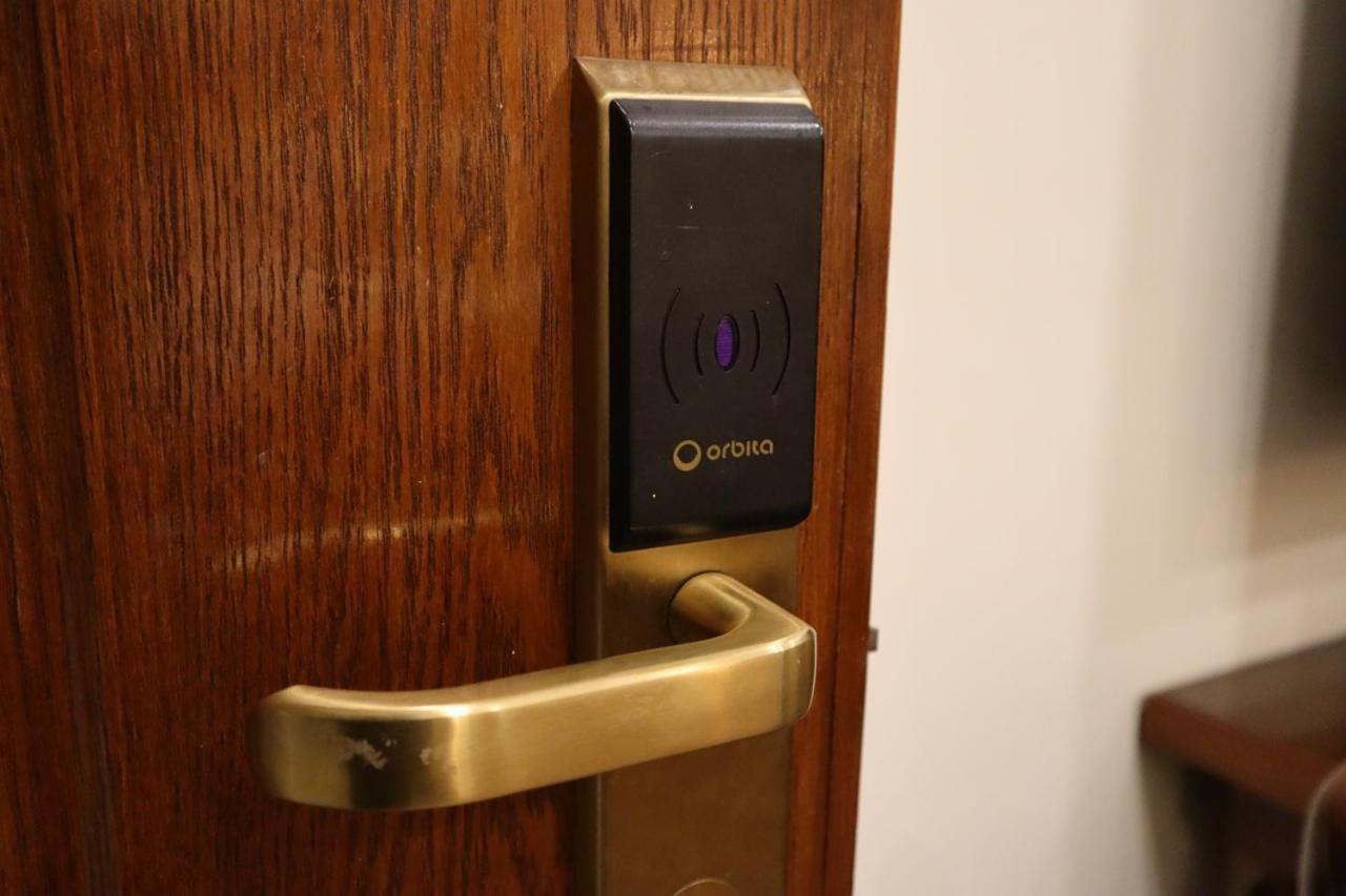 Hayyat Luxury Hotel Suites ラホール エクステリア 写真